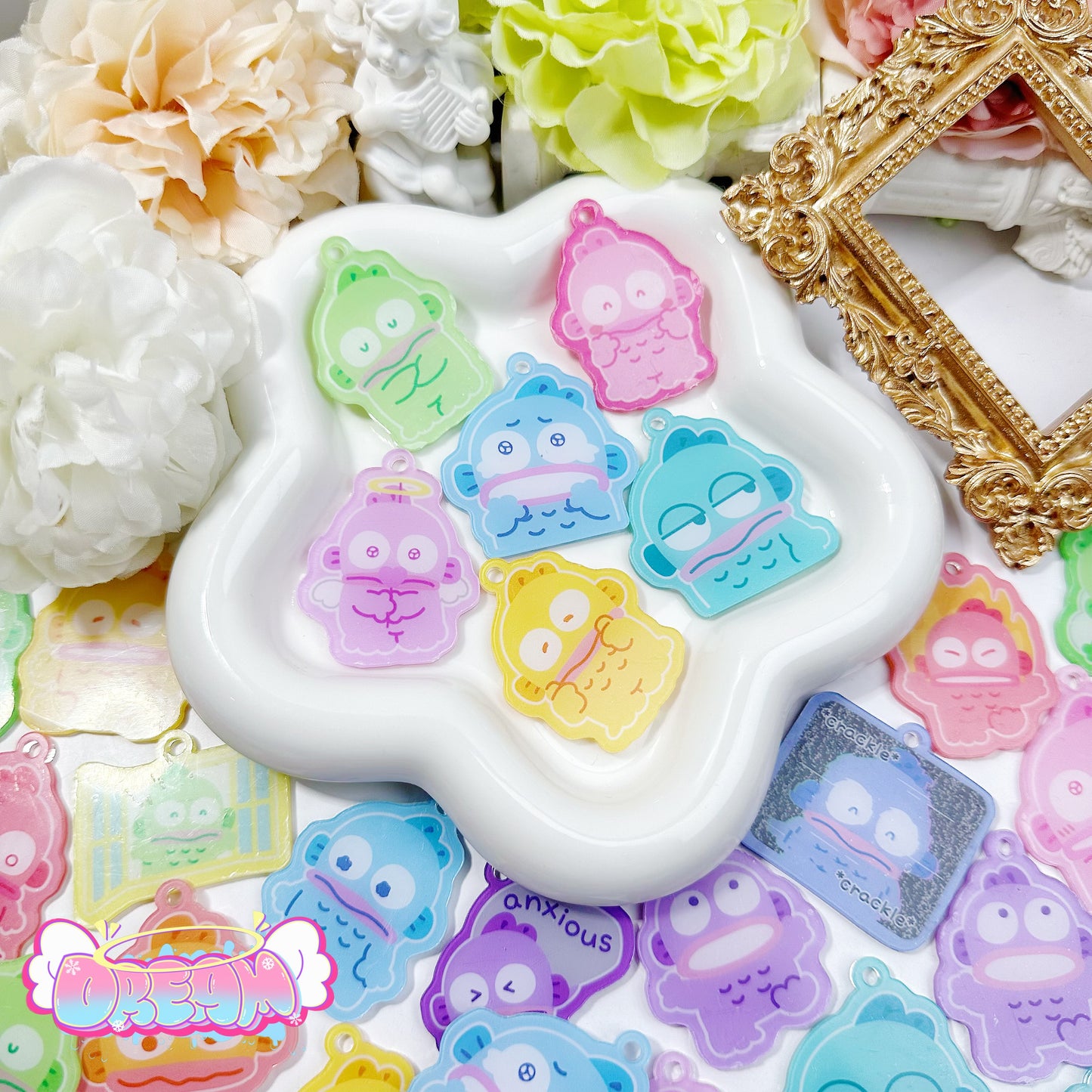 「R227」カン付き4cm  ハンギョドン カラフル かんつき アクリル （ランダムパターン）アクリルカード   両面に保護シートがついておりますので、使用時は剥がして綺麗な状態でお使い頂けます