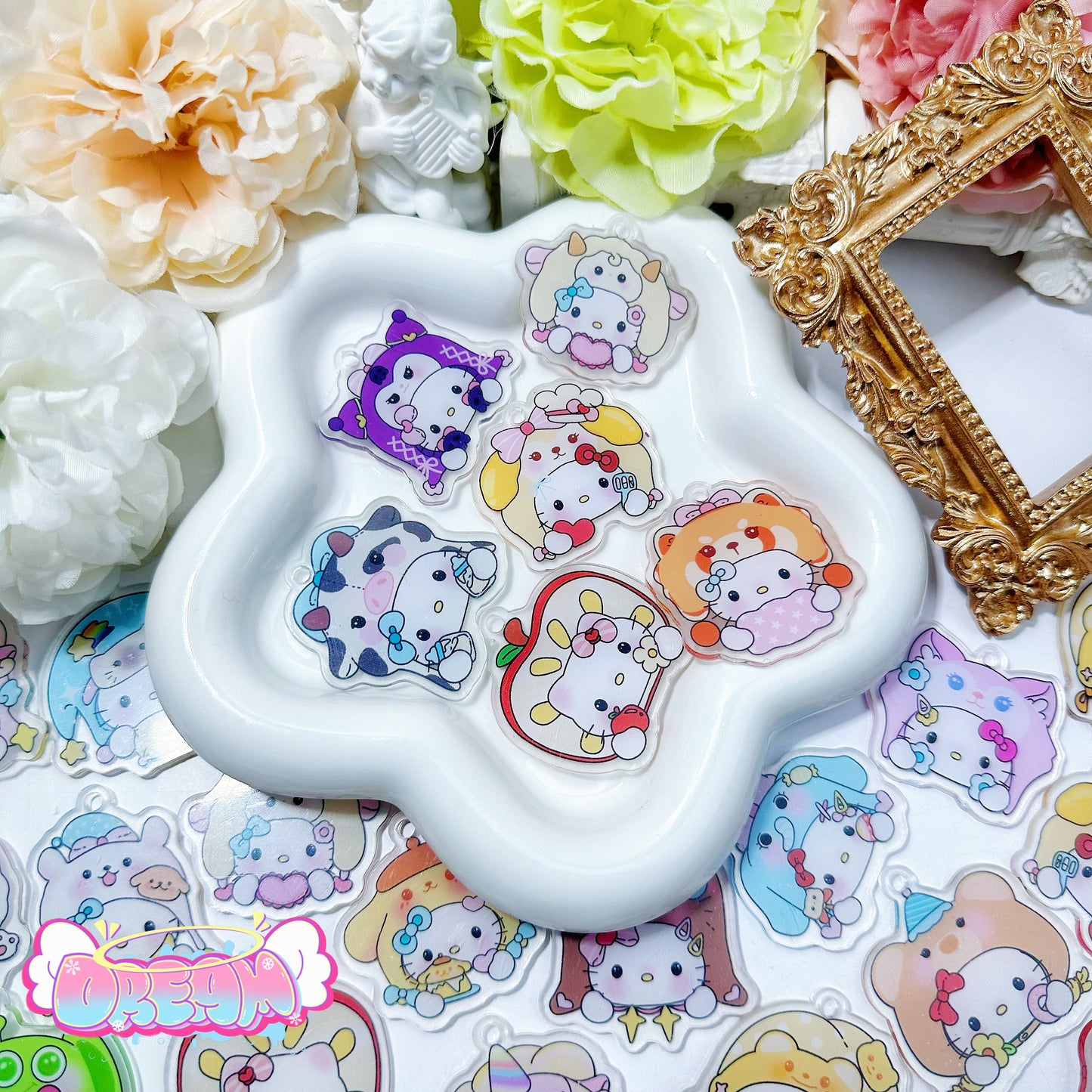 「R237」kitty  カン付き4cm（ランダムパターン）アクリルカード   両面に保護シートがついておりますので、使用時は剥がして綺麗な状態でお使い頂けます