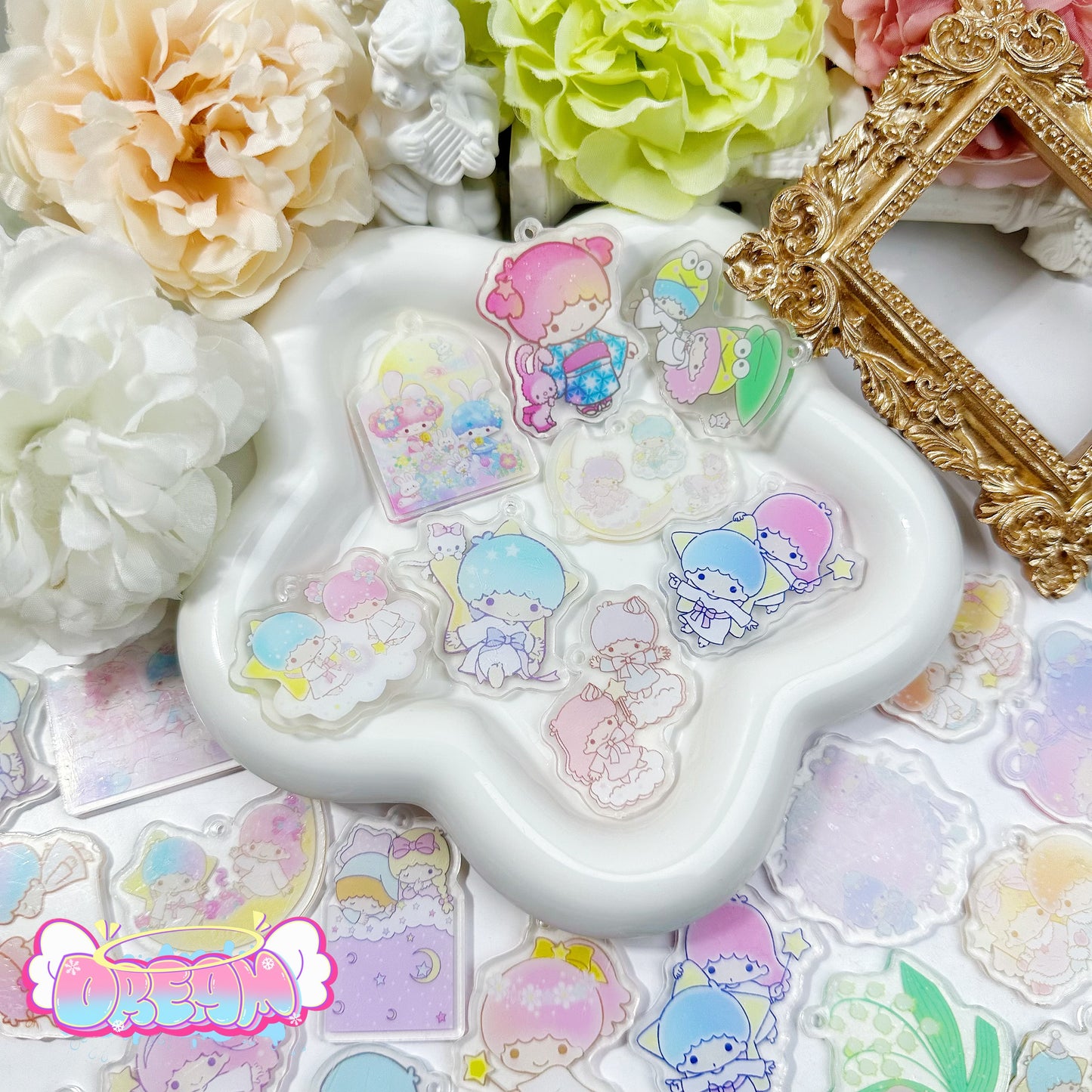 「R242」カン付き4cm  サンのリオ かんつき キキララ アクリル Kiki & Lalaバステル   両面に保護シートがついておりますので、使用時は剥がして綺麗な状態でお使い頂けます