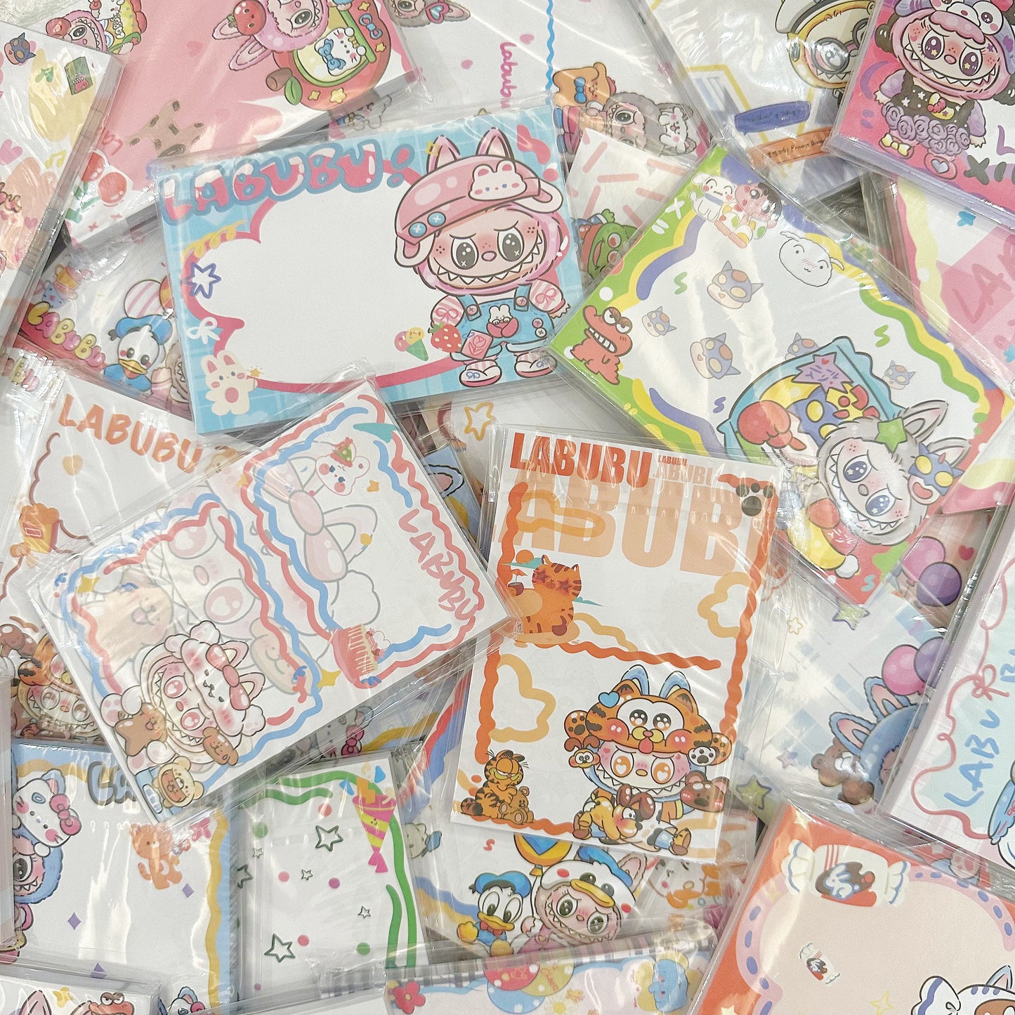 「G002メモゲーム」【しんちゃん】【カードキャプターさくら】【ZORAA】【SP】【LABUBU】【DORA】【セーラームーン】【さんのりお サンノリオ】5000/5冊のメモ＋一回のコリントゲーム（ランダムで1、2、3、4冊をゲット）シークレット率：40％「当たる最低10冊、足りない場合は補充します。」【バインダー対象】