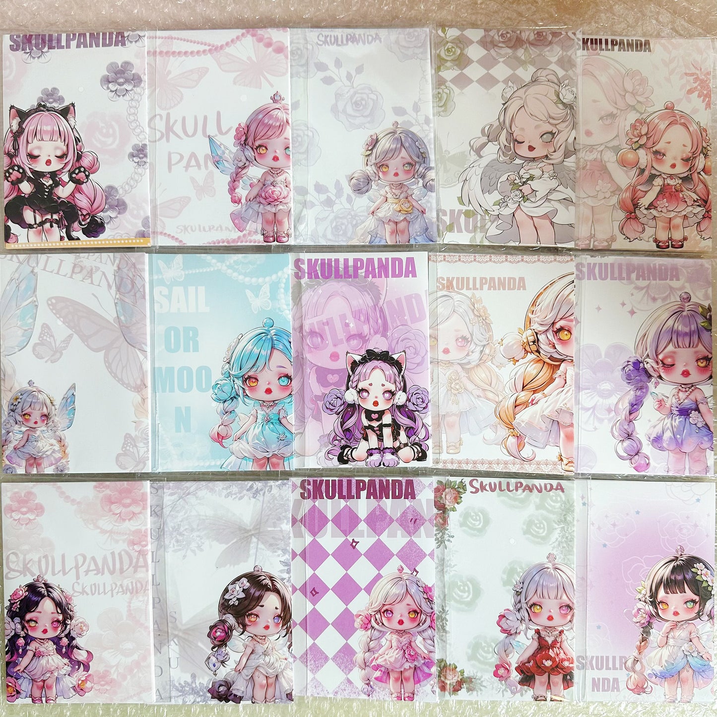 「G001ステッカーゲーム」   【おしん＋さんのりお】【SP】【LABUBU】【DORA】【ミックス】3999/5冊+ 一回のコリントゲーム（ランダムで2、3、4冊をゲット）  シークレット率：45%  - 8×12cmサイズ、10枚入り  「当たる最低12本、足りない場合は補充します。」【バインダー対象】