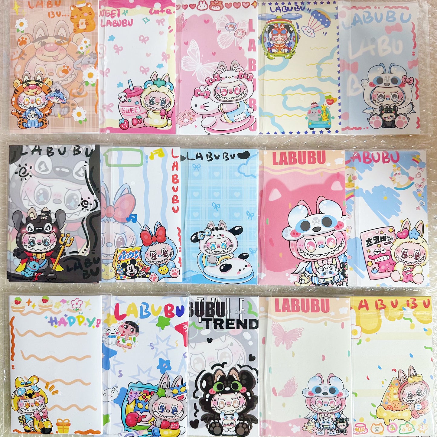 「G001ステッカーゲーム」   【おしん＋さんのりお】【SP】【LABUBU】【DORA】【ミックス】3999/5冊+ 一回のコリントゲーム（ランダムで2、3、4冊をゲット）  シークレット率：45%  - 8×12cmサイズ、10枚入り  「当たる最低12本、足りない場合は補充します。」【バインダー対象】