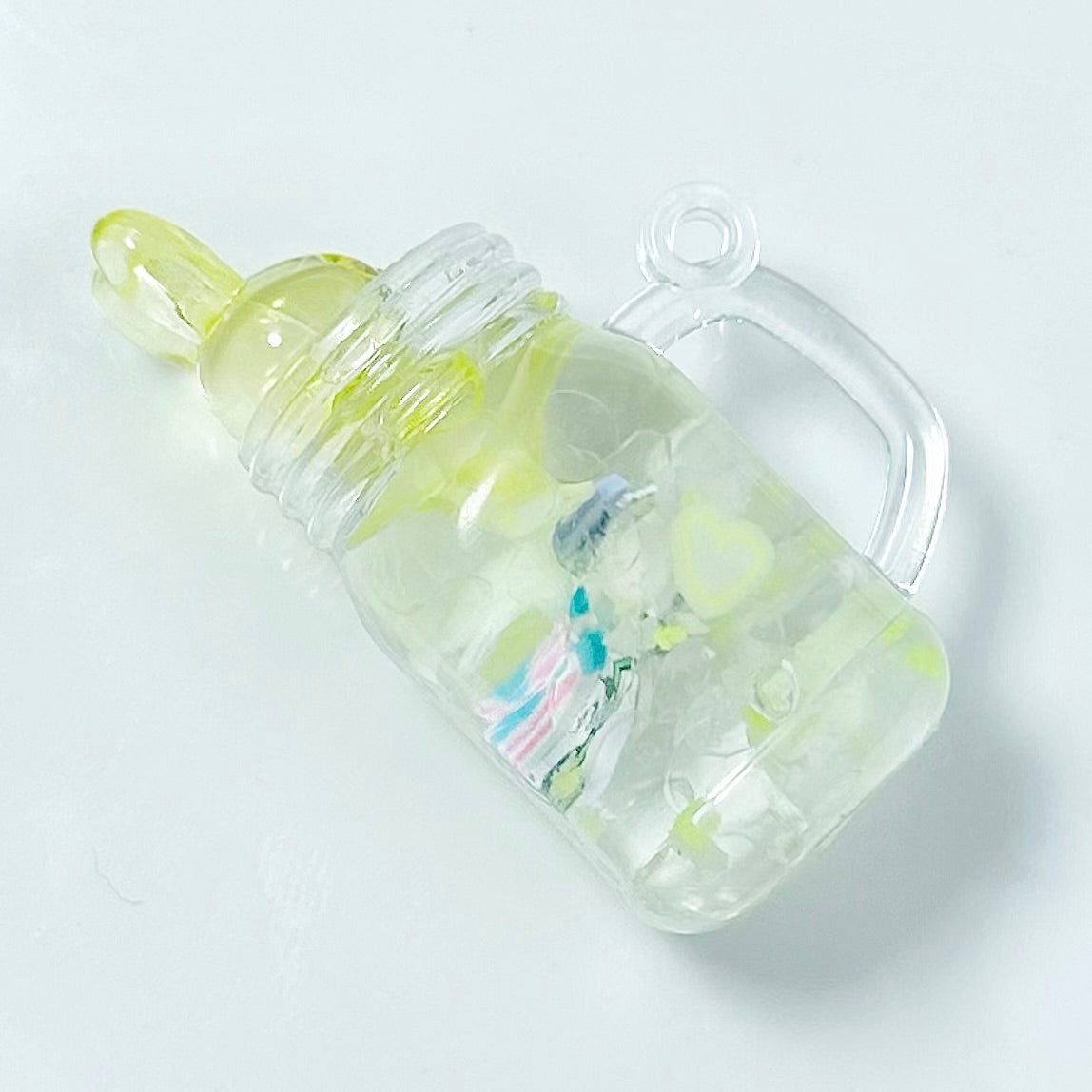 「S042」うさぎ 飲みもの ジュース かんつき 3×5cm（夜光）