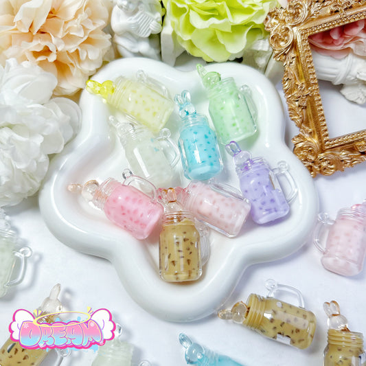 「S043」うさぎ  タピオカ かんつき カワイイ 3×5cm（夜光）
