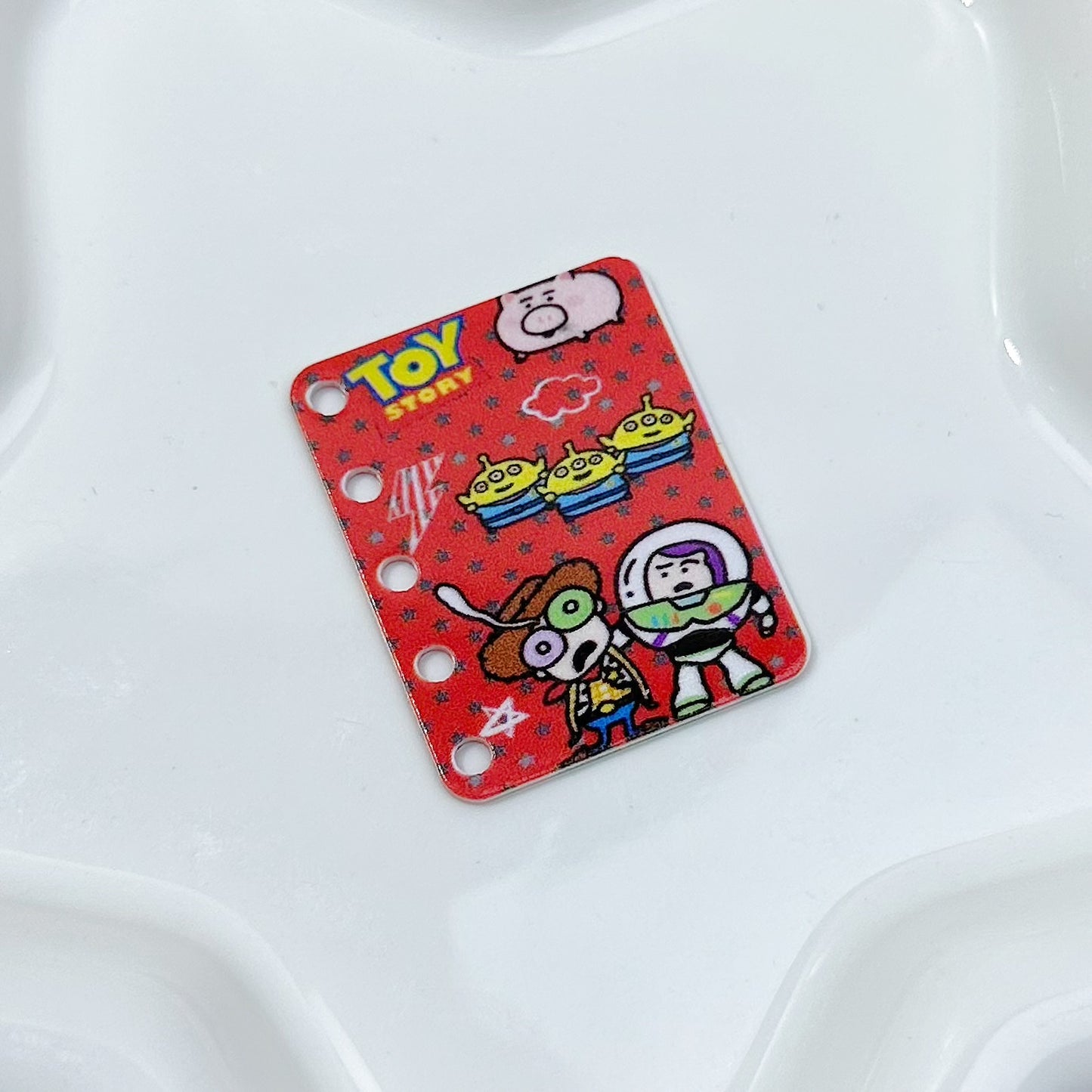 「S052」トイ・ストーリー  ミニ本  穴あり カラフル カワイイ  3cm×3.7cm