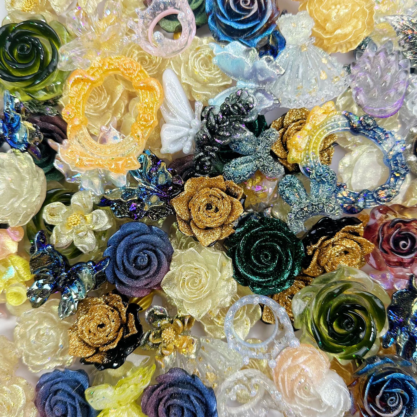 お楽しみ袋🎁開け開け「G251」レジン製 デカくて硬い蓄光バラ＋一部蓄光パーツ   穴なし